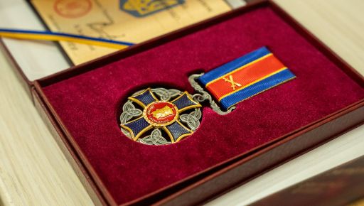 Зеленський нагородив медиків орденами та званнями до професійного свята