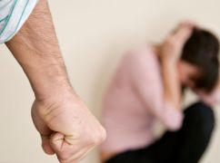 После ссоры задушил женщину и лег спать: в Харькове мужчину подозревают в убийстве
