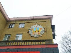В Харькове проводят демонтаж макета советского ордена