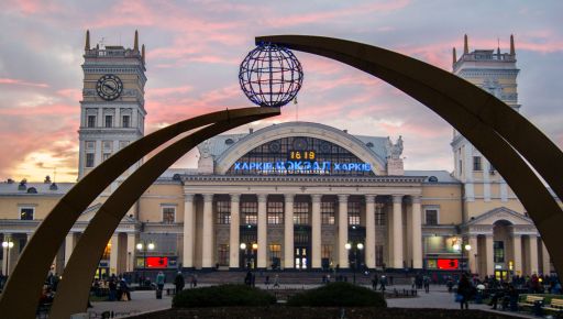 Укрзализныця ищет партнера для украшения елки на вокзале в Харькове