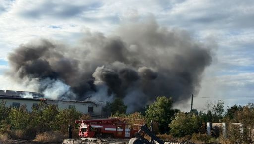 В Золочеве в результате российской атаки вспыхнул пожар