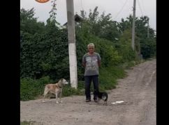Пожилой мужчина в Купянске остался без дома, но не выезжал из города из-за собак