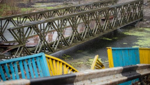 В Балаклее смонтировали мост, соединяющий жилые массивы с больницами и инфраструктурой