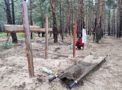 Масове поховання в Ізюмі: На Харківщині залишаються неідентифікованими більше 100 тіл