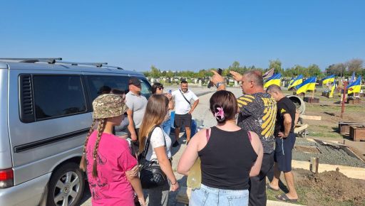 На Харківщині розпочали облаштування військового поховання: Не всі родичі загиблих згодні