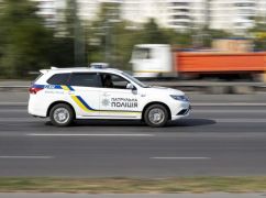 Нетверезий харківʼянин поклав хабар до багажника патрульного авто