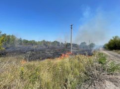 У Харківській області польова пожежа може перекинутися на будинки