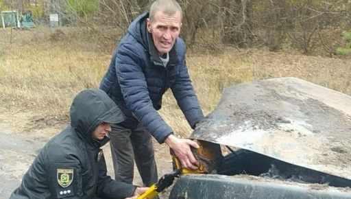 На Харківщині авто загорілося під час руху: Кадри з місця