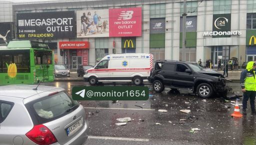 В Харькове после ДТП с троллейбусом госпитализировали 6 человек