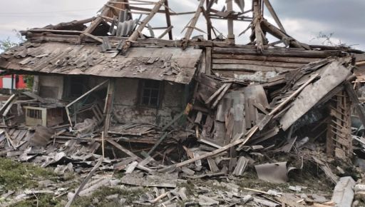 На Харківщині окупанти з авіації обстріляли село: загинула людина