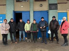 На Харківщині діловод старостату зміг під обстрілами доставити гуманітарку в село без світла, газу та зв'язку