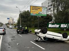 У Харкові "Ауді&rdquo; зніс з дороги припаркований "Ланос&rdquo;: фото та відео з місця ДТП