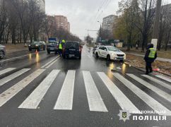 В Харькове на Салтовке джип сбил двух женщин на зебре