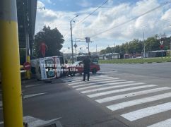 У Харкові авто швидкої потрапило в ДТП: кадри з місця