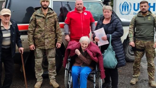 З Куп'янщини вдалося вивезти 80-річну бабусю після інсульту