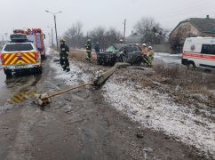 В Харьковской области спасатели вырезали из авто погибшего в ДТП