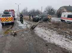 На Харківщині рятувальники вирізали з авто загиблого у ДТП 