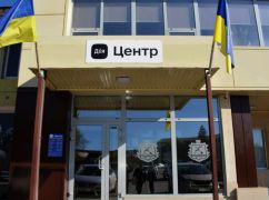 У ЦНАПі на Харківщині чоловік з погрозами вигнав адміністраторку й розбив авто охорони
