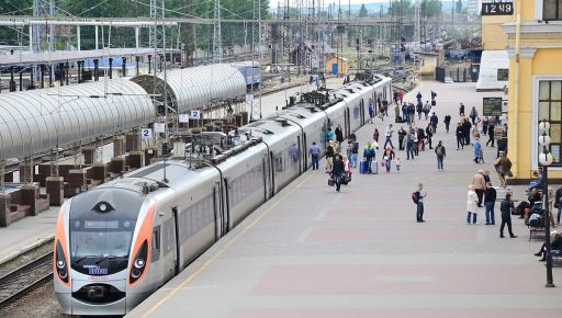 Обстріл залізниці: Потяг зі Львова до Харкова затримується майже на вісім годин