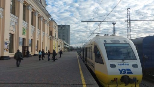 Увеличилось количество харьковских поездов, следующих с опозданием из-за ракетной атаки: Обновленный список