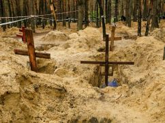 Поховання в городах, біля під'їздів і в громадських місцях: В Ізюмі на Харківщині триває ексгумація тіл містян