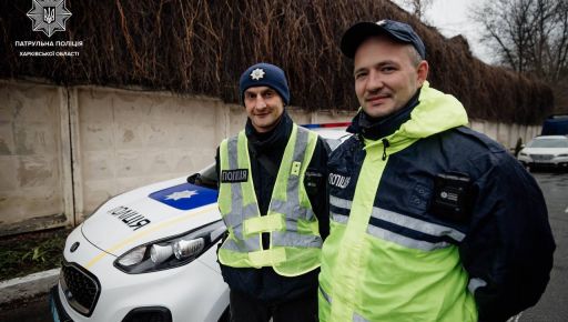 У Харкові патрульні врятували бабусю, яка стала заручницею власної квартири