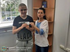 Сын замученного русскими писателя из Изюма получил паспорт