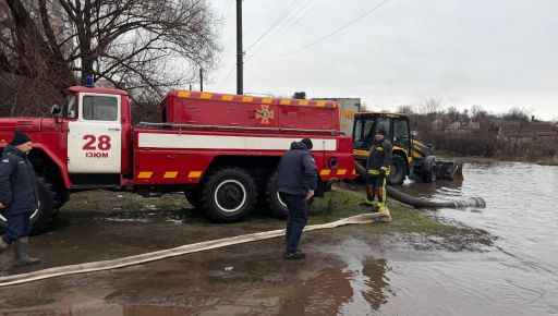 У місті на Харківщині підтопило вулиці та двори: фото наслідків