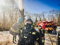 У Харкові ворожий дрон залетів у вікно на третьому поверсі: горить квартира