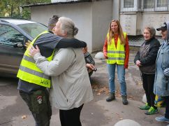 На деокуповані території Харківщині прибула група німецьких волонтерів