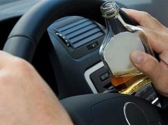 На Харківщині зупинили авто: водій виявився пʼяний, а пасажир &ndash; ухилянт