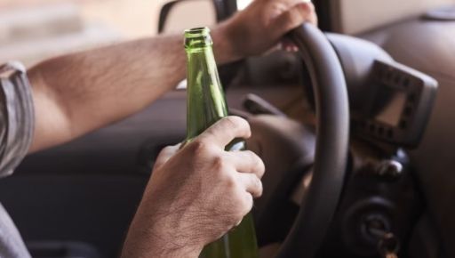В Харькове пьяный водитель настойчиво пытался вручить взятку копам