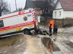 На Харківщині швидка злетіла з дороги (ФОТОФАКТ)