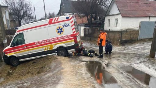 На Харьковщине скорая слетела с дороги (ФОТОФАКТ)