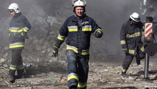 Пожар и уничтоженое СТО: Спасатели рассказали о последствиях вражеских обстрелов в Харьковской области
