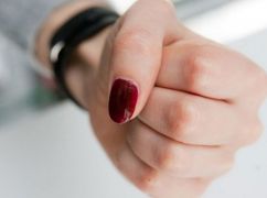 Харків&rsquo;янка посеред міста била сваху головою об асфальт: суд виніс вирок