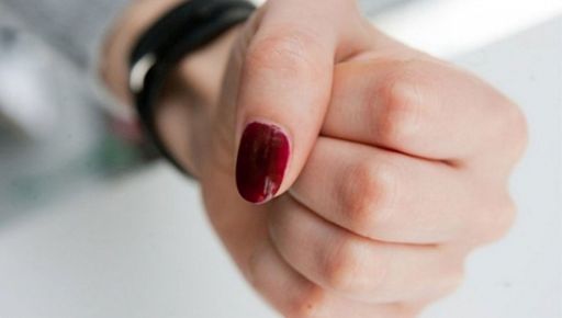 Харків&rsquo;янка посеред міста била сваху головою об асфальт: суд виніс вирок