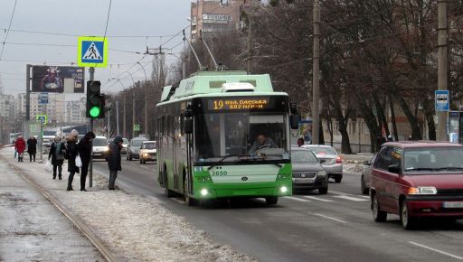 У Харкові пустили тролейбус в один з найбільш зруйнованих районів Харкова