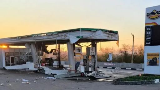 Зʼявилися перші кадри знищеної заправки в Богодухові: вистояв лише каркас