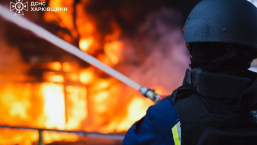 Безперервна ракетно-дронова атака по Харківщині: рятувальники показали кадри ліквідації пожеж