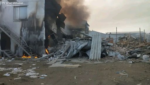 Горіли школи та склади: Рятувальники показали, як ліквідували наслідки атаки "Шахедами" в Ізюмі