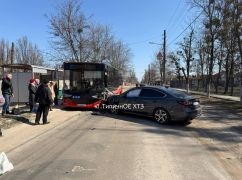 В Харькове Subaru протаранила маршрутку - соцсети