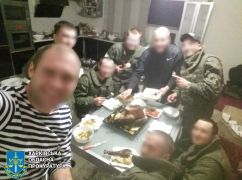 Селфи на украденные телефоны: 9 россиянам объявили подозрения в мародерстве на Харьковщине