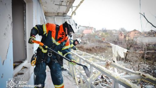 Рятувальники показали, як ліквідовують наслідки ракетного удару в Балаклії
