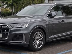В Харьковской области отец подарил судье миллион на Audi Q7