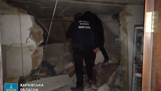 Прокуратура показала нові кадри з місця авіаудару, від якого на Харківщині загинула жінка