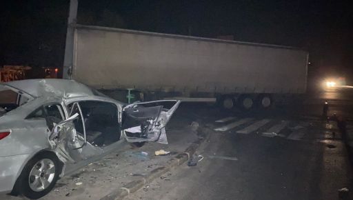 В Харькове столкнулись грузовик и легковушка: В полиции рассказали о пострадавших