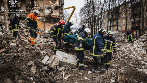 В Харькове ГСЧС закончила спасательную операцию на месте разрушенной российской ракетой пятиэтажки