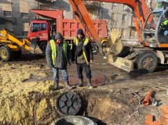 У Харкові комунальники відновили водовідведення після ракетного удару по Київському району