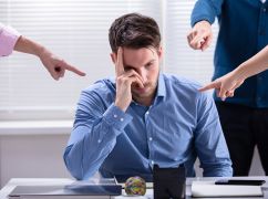 Мобінг на роботі: як розпізнати цькування та захистити свою гідність